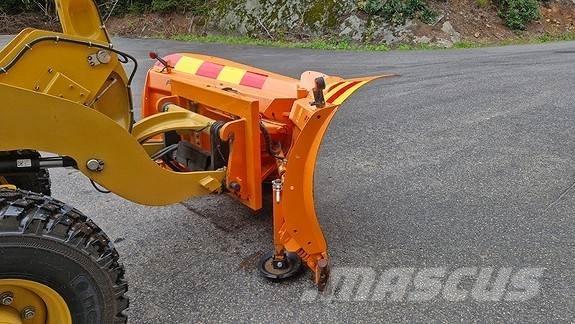 CAT 906 Iekrāvēji uz riteņiem