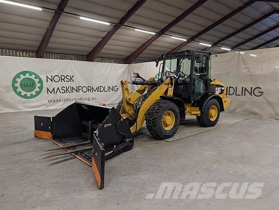 CAT 906 Iekrāvēji uz riteņiem