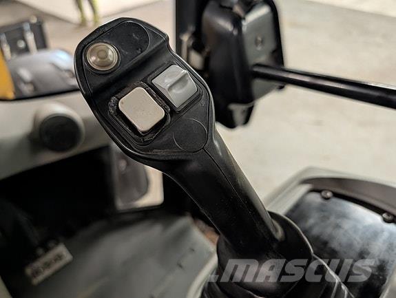 CAT 906 Iekrāvēji uz riteņiem