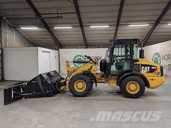 CAT 906 Iekrāvēji uz riteņiem