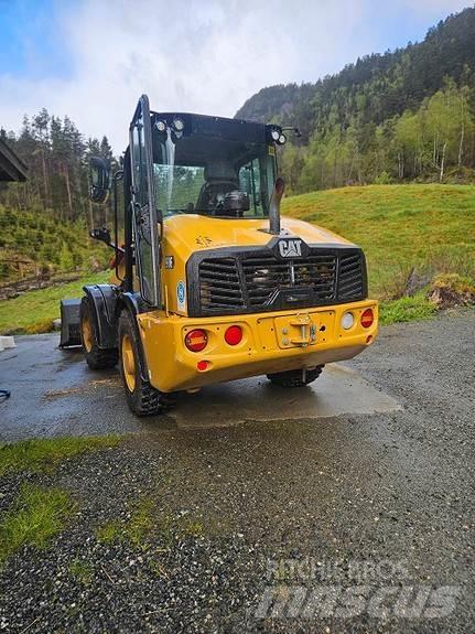CAT 906-HF Iekrāvēji uz riteņiem