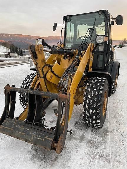 CAT 906hl Iekrāvēji uz riteņiem