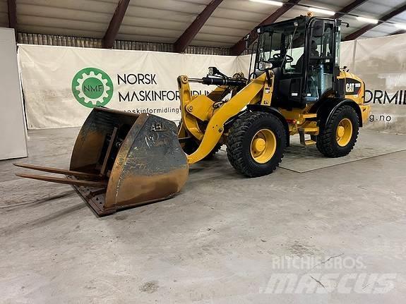 CAT 908M Iekrāvēji uz riteņiem