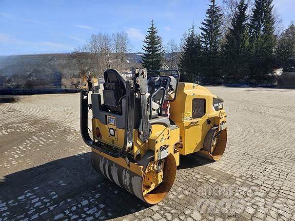 CAT CB24B Asfalta klājēji