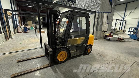 Daewoo D33S-3 Tehnika ar dīzeļa dzinēju