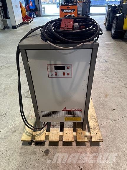 Doosan B15R-5 Tehnika ar dīzeļa dzinēju