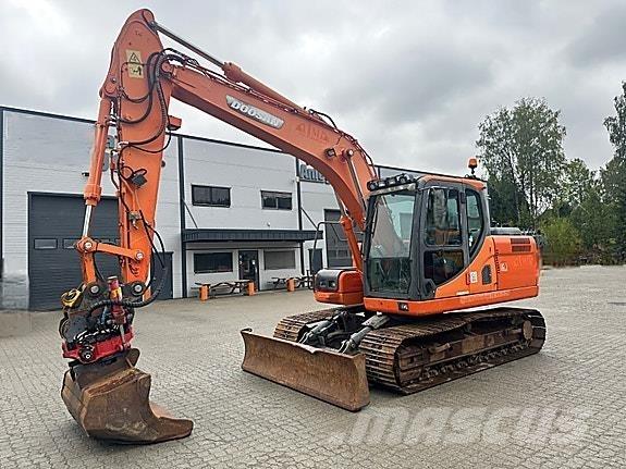 Doosan DX140LC Kāpurķēžu ekskavatori