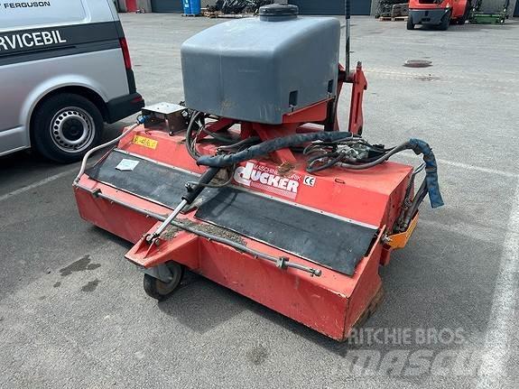 Dücker HDK 1800 Standarta piekabes
