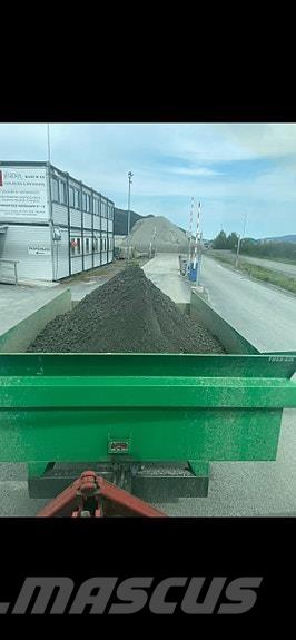 Foss-Eik  Standarta piekabes