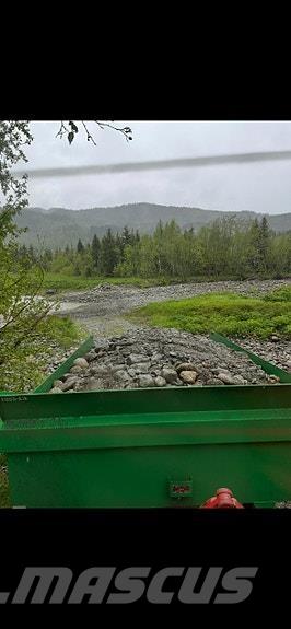 Foss-Eik  Standarta piekabes