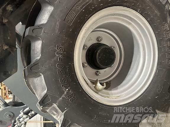 GiANT G2500HD+ Lietoti riteņu kompaktiekrāvēji