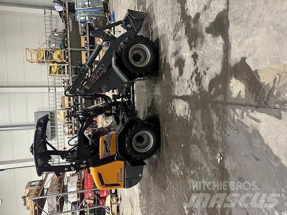 GiANT G2500HD+ Lietoti riteņu kompaktiekrāvēji