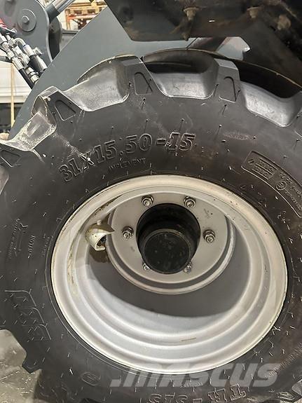 GiANT G2500HD+ Lietoti riteņu kompaktiekrāvēji