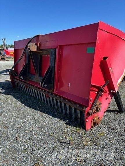 Globus 1600 Smilšu un sāls kaisītāji
