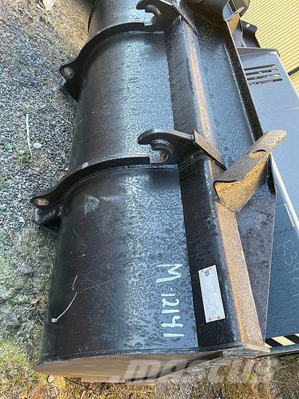 JCB med BM Riepas, riteņi un diski