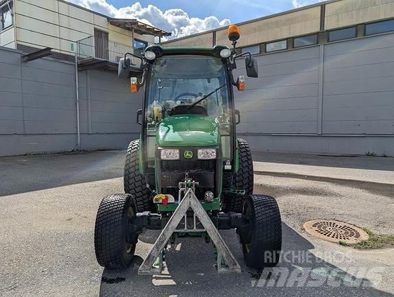 John Deere 4720 Traktori