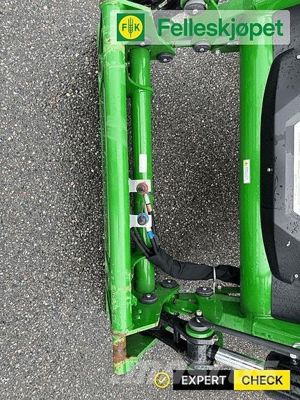 John Deere 6155R Traktori