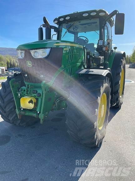 John Deere 6215 R Traktori