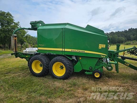 John Deere 744 Rituļu preses