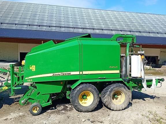 John Deere 744 Rituļu preses