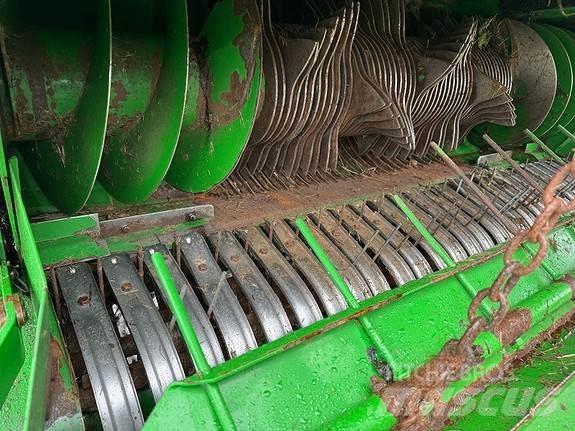 John Deere C440R Rituļu preses
