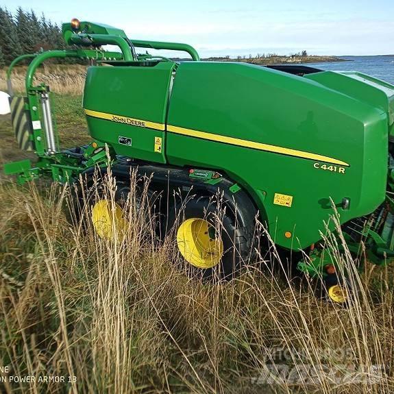 John Deere C441R Rituļu preses