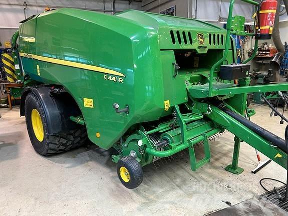 John Deere C441R Rituļu preses