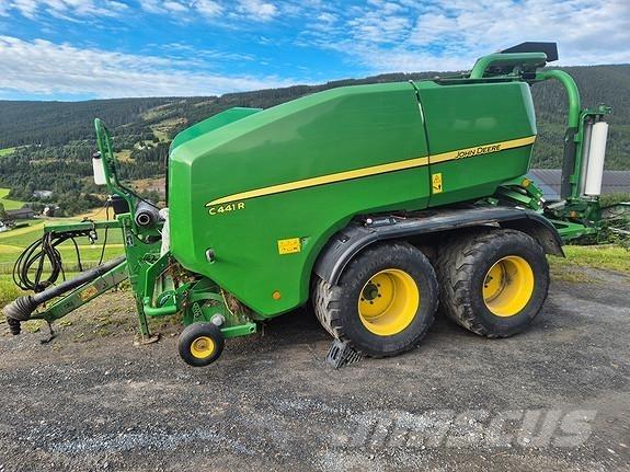 John Deere C441R Rituļu preses