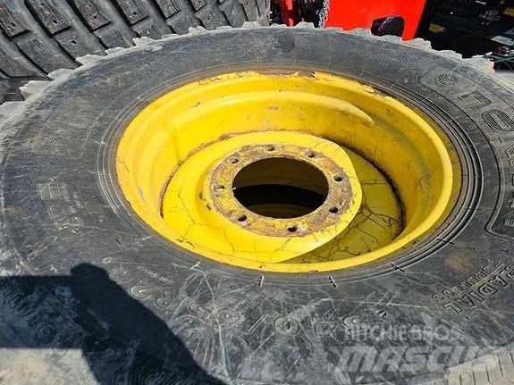 John Deere NOKIAN Traktori