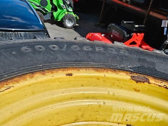John Deere NOKIAN Traktori