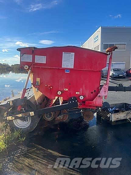 Junkkari 3000 ST Minerālmēslu izkliedētāji