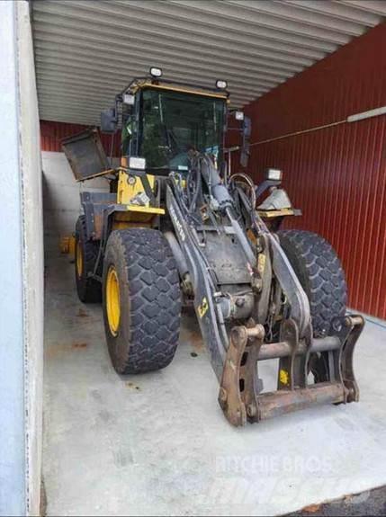 Komatsu WA200 PT Iekrāvēji uz riteņiem