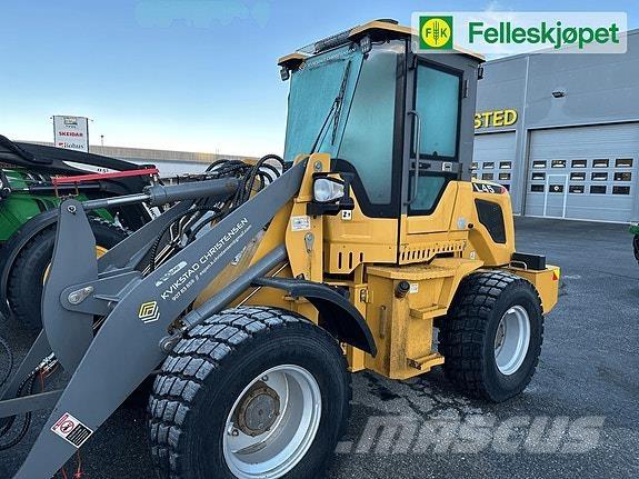  L45 Lietoti riteņu kompaktiekrāvēji