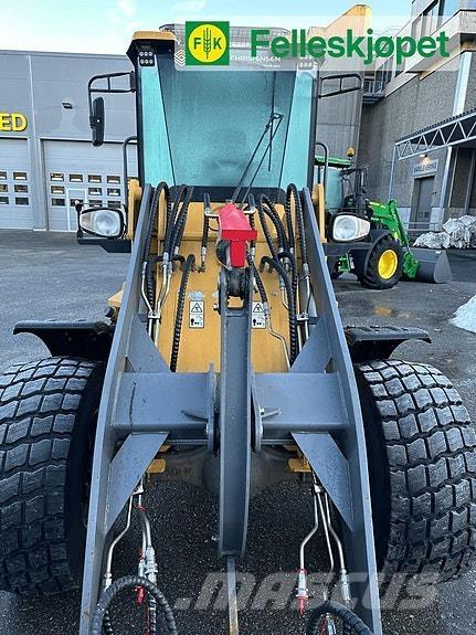  L45 Lietoti riteņu kompaktiekrāvēji