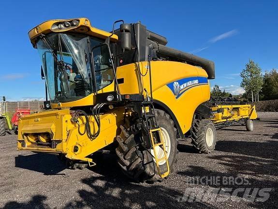 New Holland CX5080 Ražas novākšanas kombaini