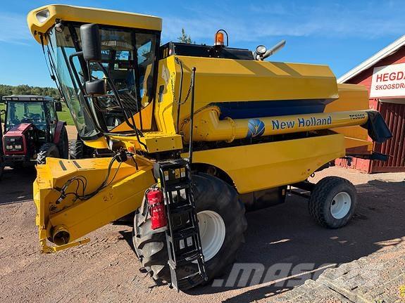 New Holland TC5050 Ražas novākšanas kombaini