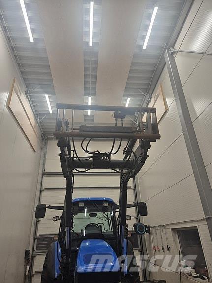 New Holland TM140 Traktori