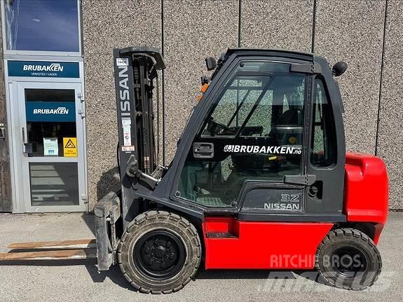 Nissan DF32 14436 Tehnika ar dīzeļa dzinēju