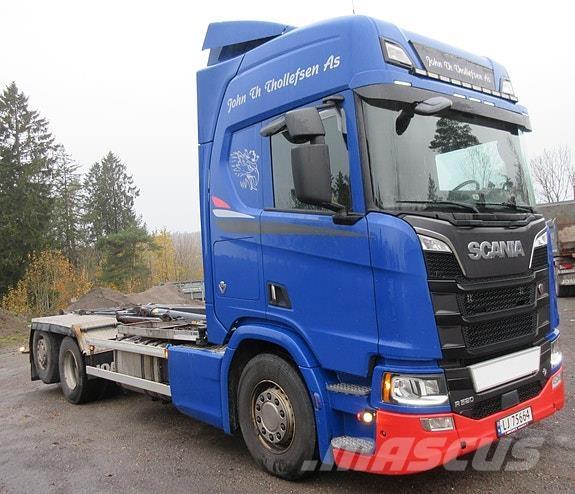 Scania R520 6x2*4 Kabeļu pacēlājs nomontējamām kravas mašīnām