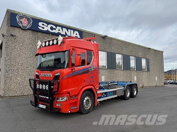 Scania R650B6x4NB Kabeļu pacēlājs nomontējamām kravas mašīnām