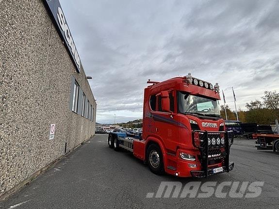 Scania R650B6x4NB Kabeļu pacēlājs nomontējamām kravas mašīnām