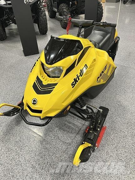 Ski-doo MXZ 120 Sniega motocikli