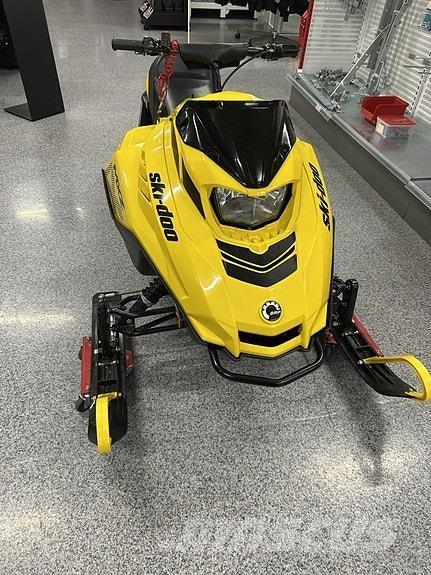 Ski-doo MXZ 120 Sniega motocikli