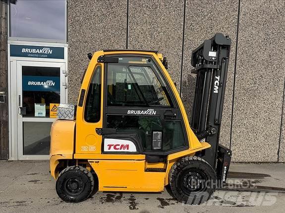 TCM FD25 Tehnika ar dīzeļa dzinēju