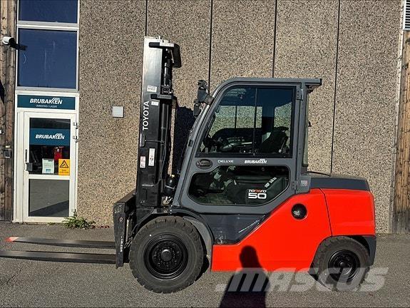 Toyota 40-8FD50N Tehnika ar dīzeļa dzinēju