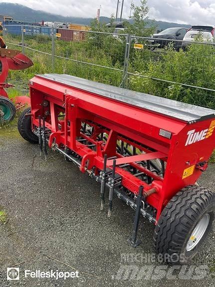Tume CK3000 Minerālmēslu izkliedētāji