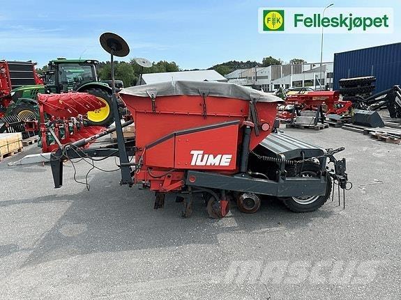 Tume HKL 3000 JC Minerālmēslu izkliedētāji