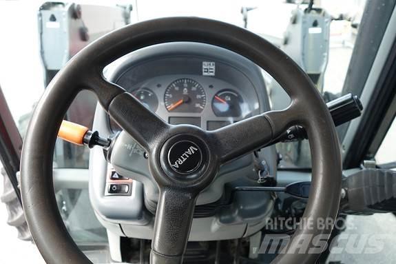 Valtra A83 Traktori
