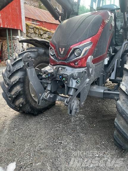 Valtra G125A Traktori