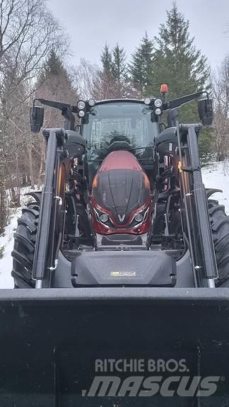 Valtra G135A Traktori